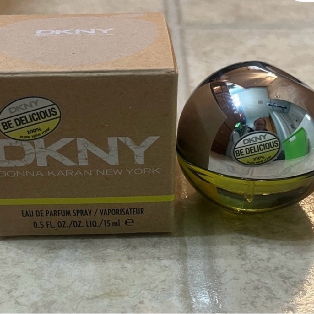 DKNY Be Delicious Eau de Parfum NEw in box.